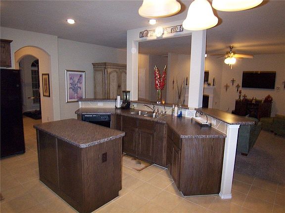 4th image of 1232 Bay Line Dr