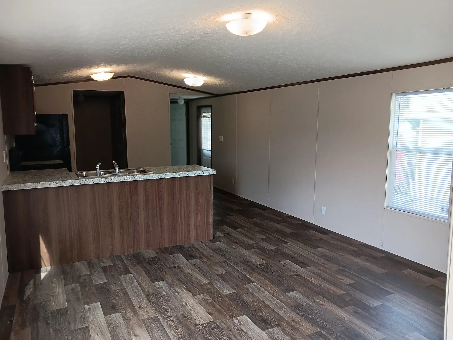 3 bed, 924 sqft, $1,025 — Photo 3