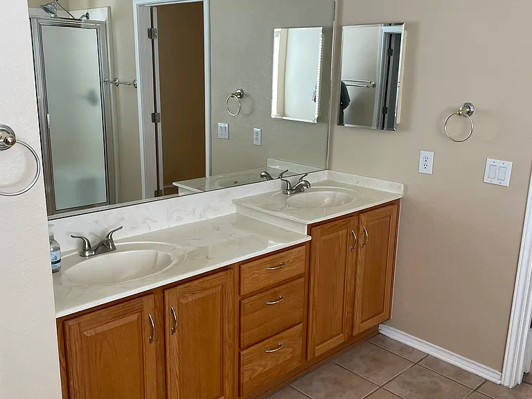 220 E Creekview Dr — Photo 23