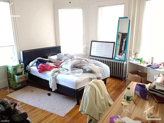 3rd image of 16 Euston St #17