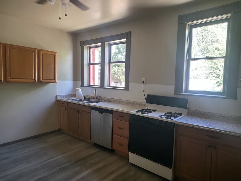 715 Western Ave — Photo 10