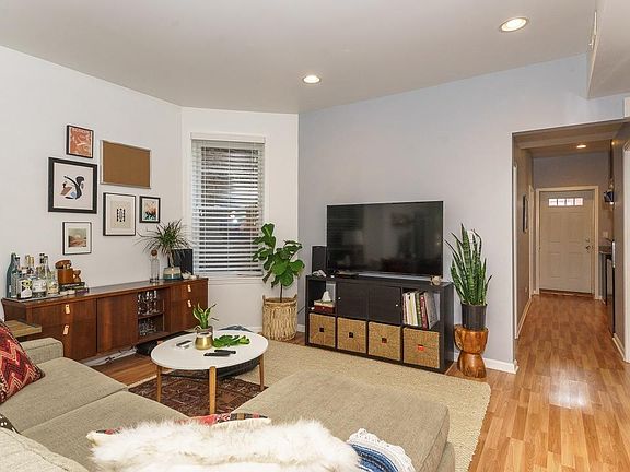 5th image of 1844 N Whipple St #1