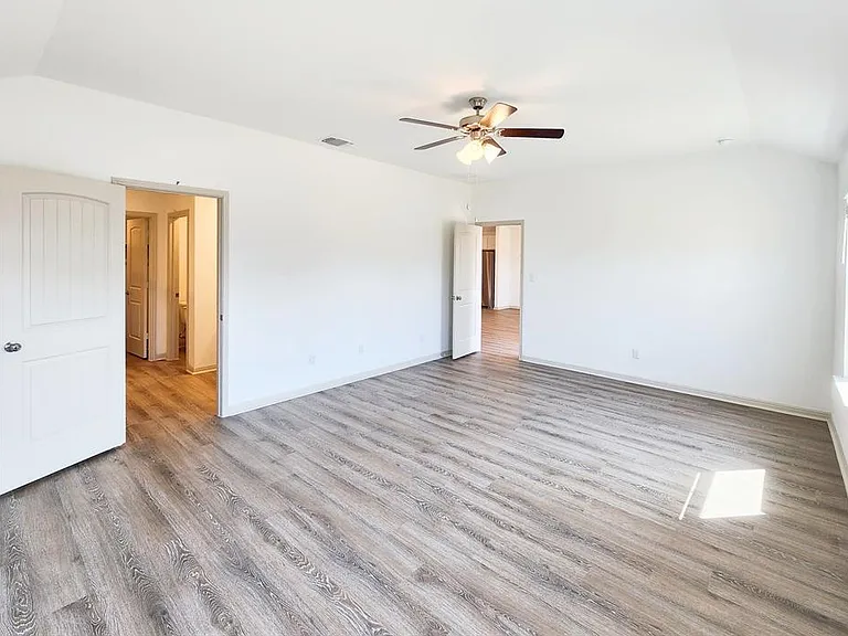 125 Sweetwater Creek Ln — Photo 2