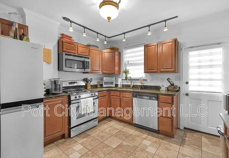 127 S Robinson St — Photo 12