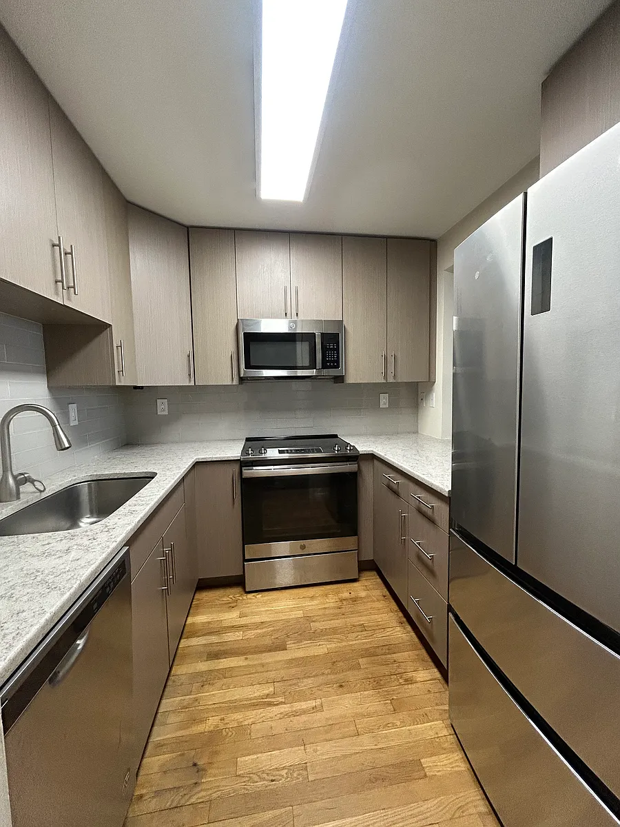 Building Photo - 718 10th Ave #2