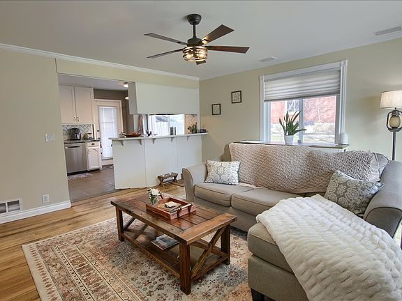 5th image of 1670 Swan St
