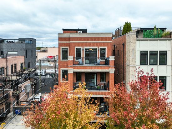 744 W Buckingham Pl APT 4, Chicago, IL 60657