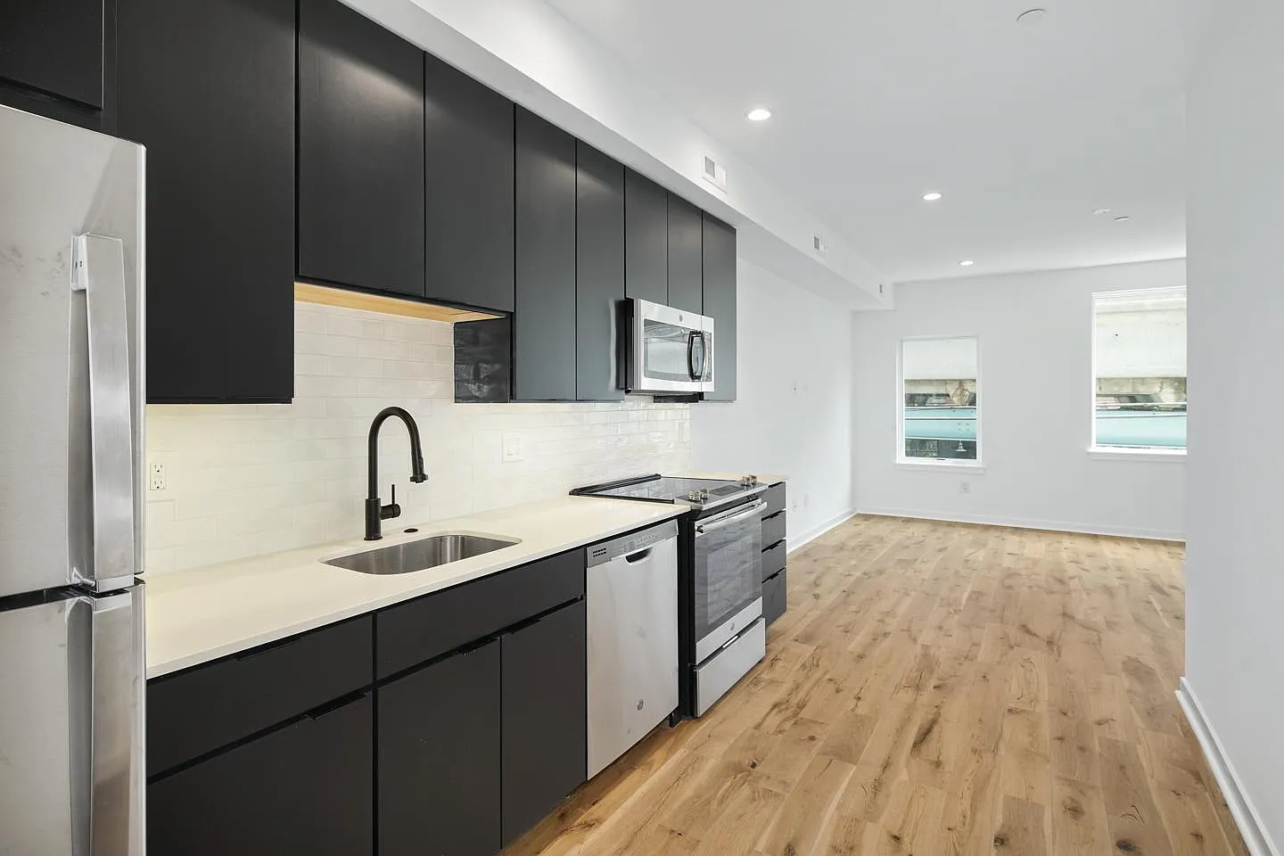 1 bed, 650 sqft, $1,499 — Photo 2