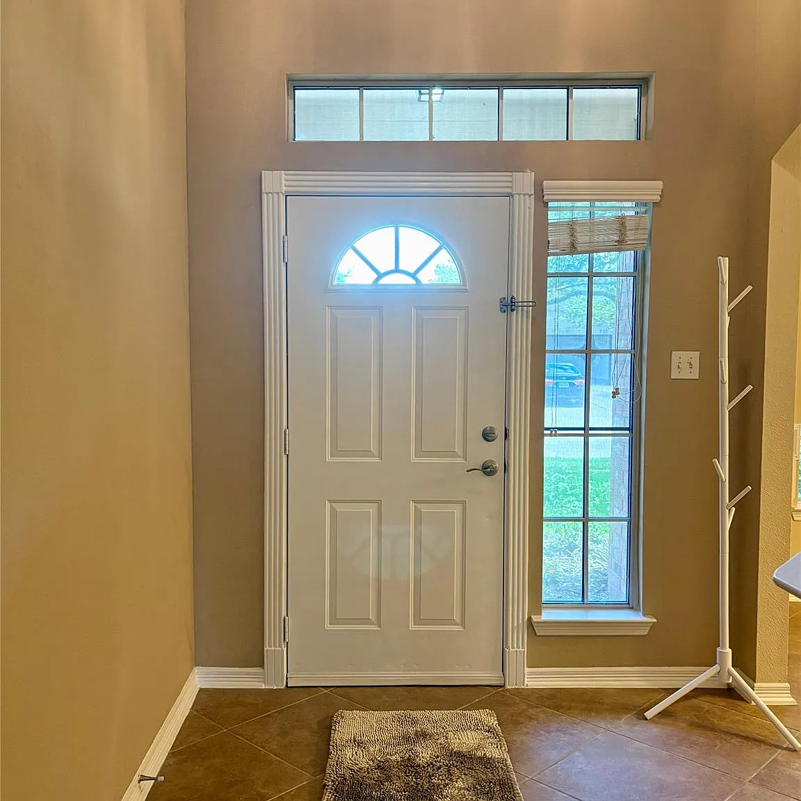 3 bed, 2.5 bath, 2314 sqft, $2,250 — Photo 2