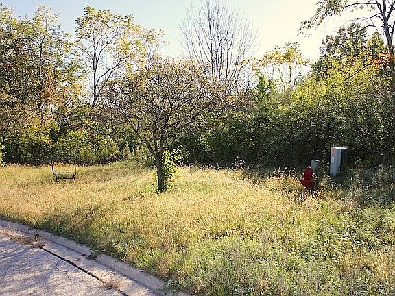 3rd image of 3104 Hawthorn Hills Ln