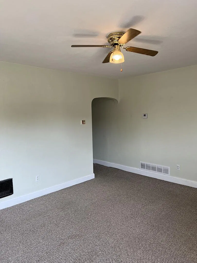 2214 Memorial Pkwy — Photo 3