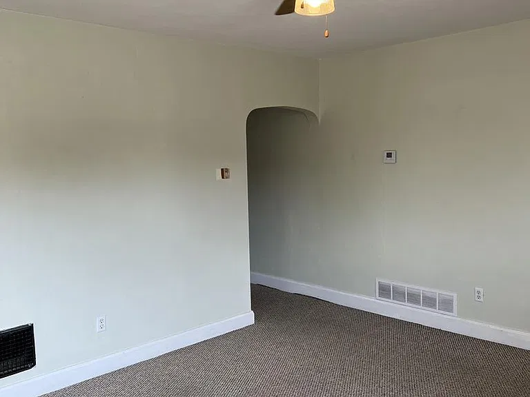 2214 Memorial Pkwy — Photo 3