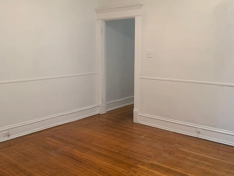 6039 Catharine St #B — Photo 11