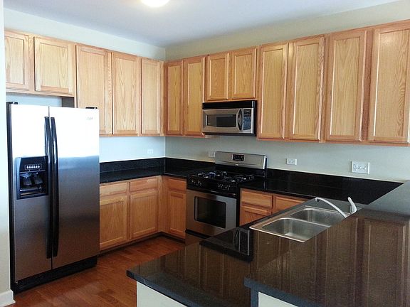4th image of 1600 S Prairie Ave #1210