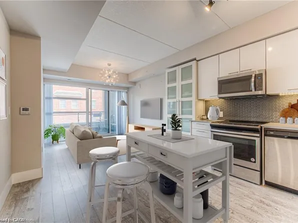 15 Prince Albert Blvd #210, Kitchener, ON N2H 0C2