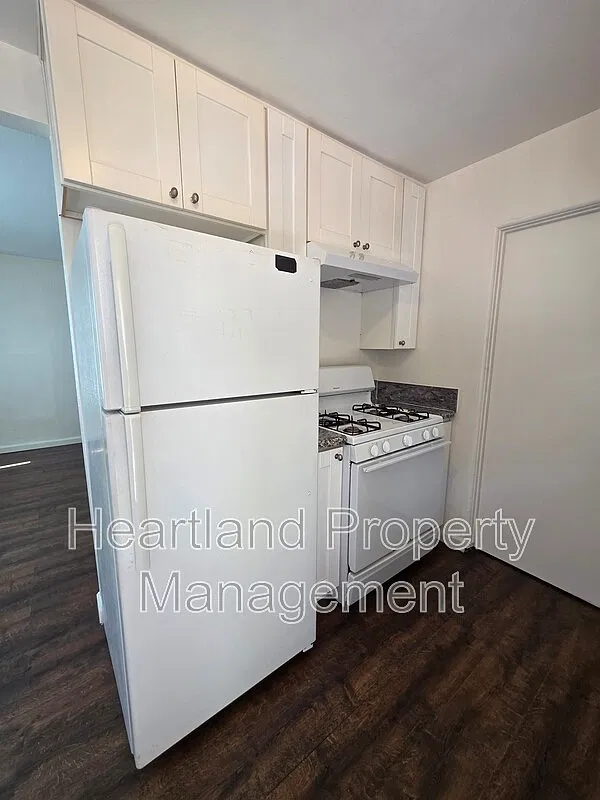 2 bed, 1.0 bath, $1,895 — Photo 3