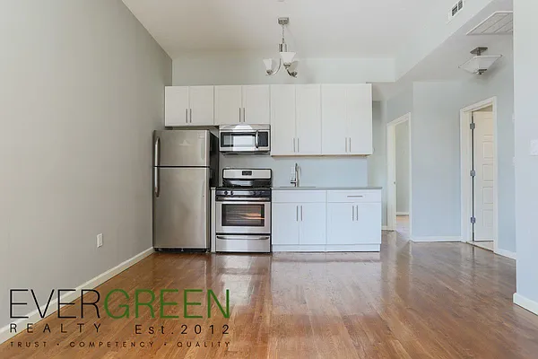 Rented by Evergreen Apartments BK | media 1