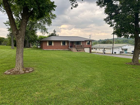 3rd image of 118 Newport Dr NW