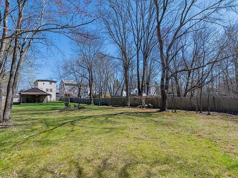 45 Thatcher St #1 — Photo 20