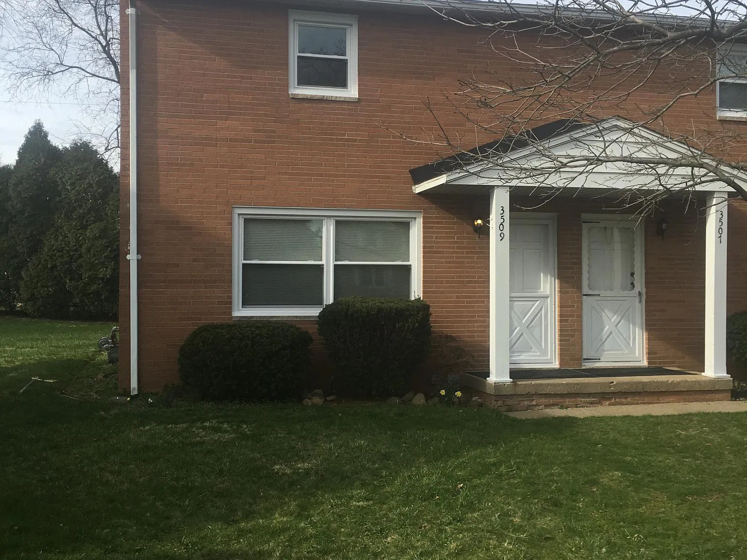 2 bed, 1000 sqft, $975 — Photo 1