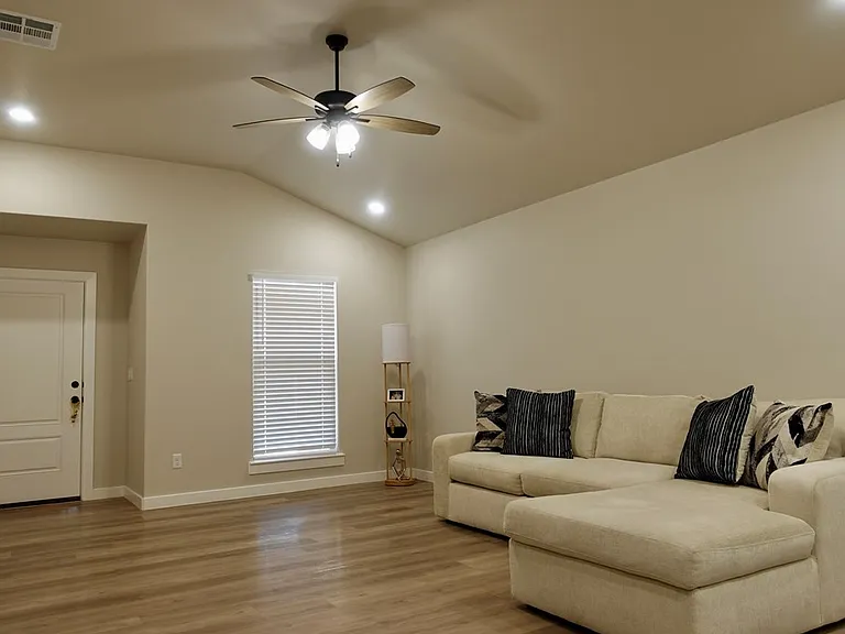 2716 River Bend Rd — Photo 6