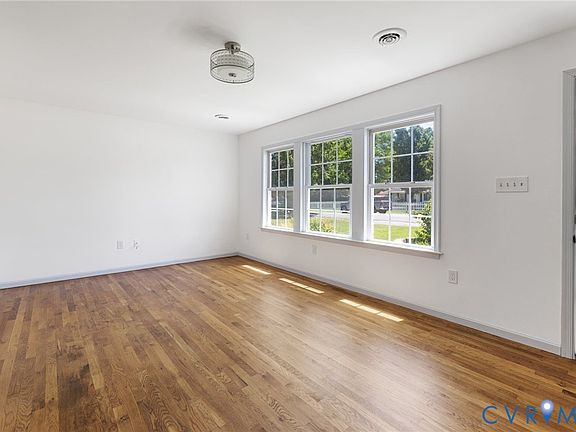 4th image of 1312 Saint Michaels Ln