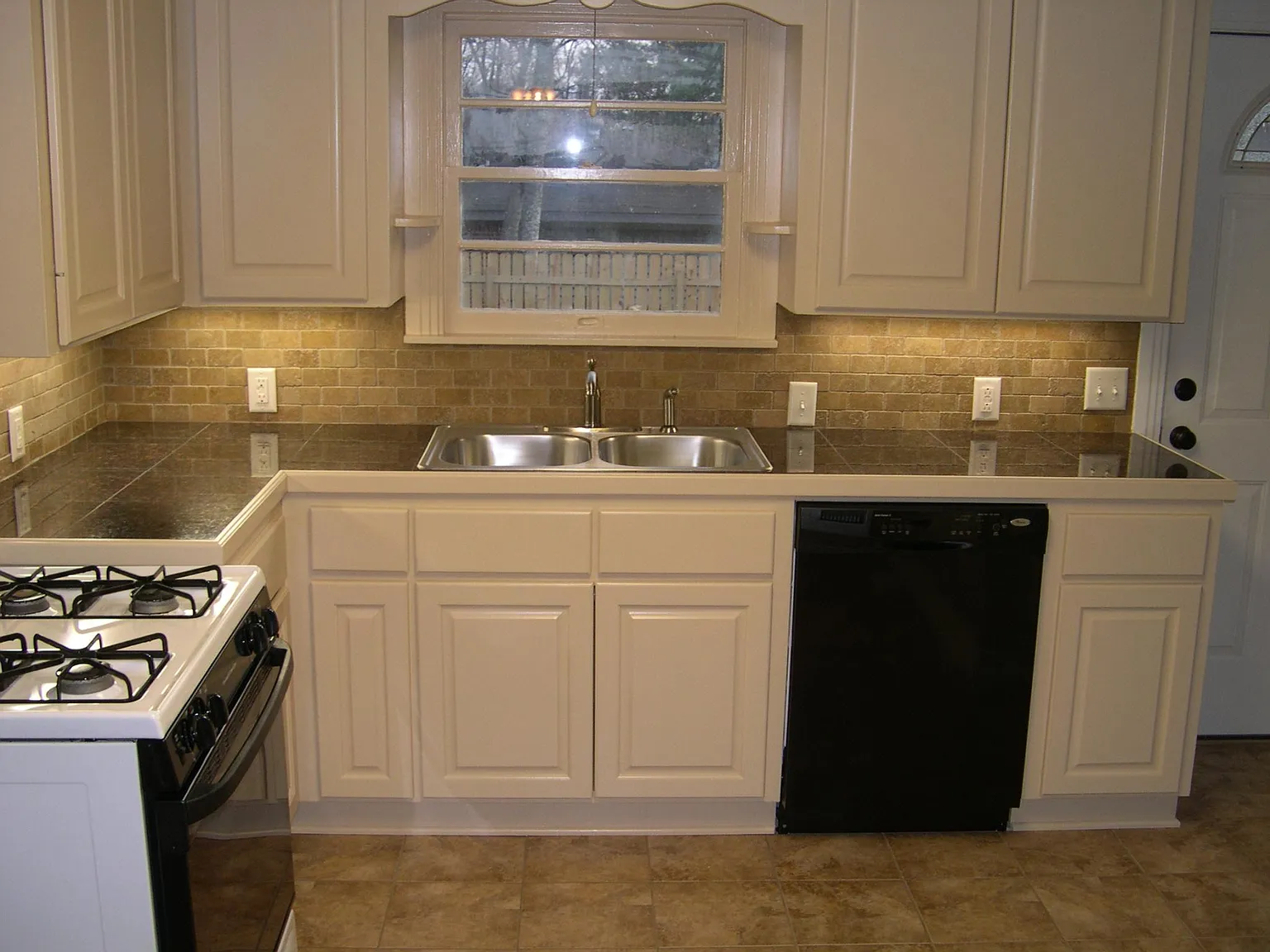 3 bed, 1566 sqft, $1,750 — Photo 2