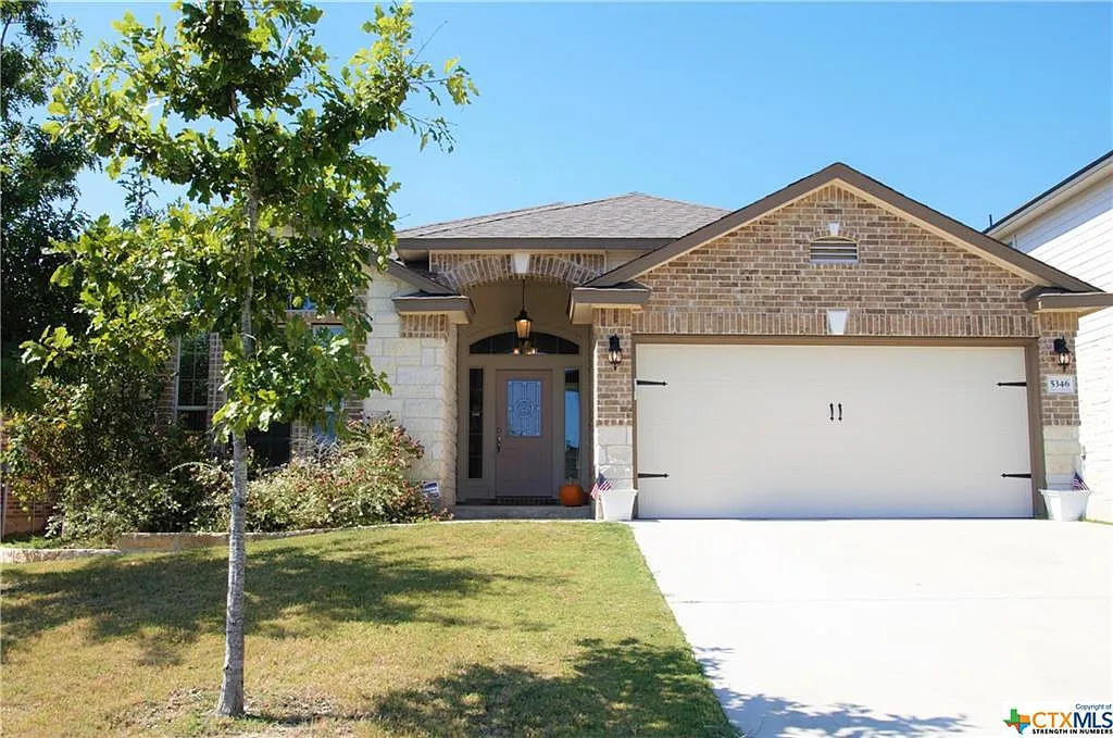 4 bed, 1965 sqft, $2,095 — Photo 1