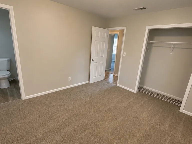 307 Christopher Cir — Photo 4