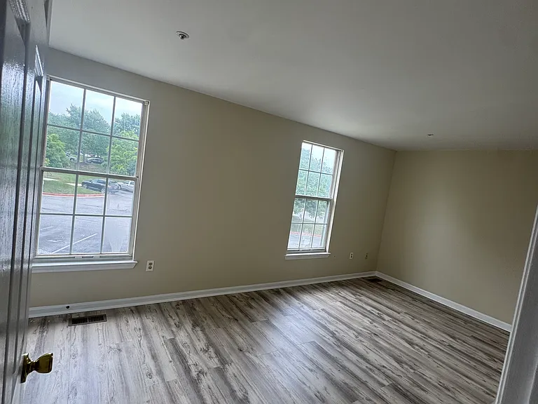 8918 Pembrook Woods — Photo 11