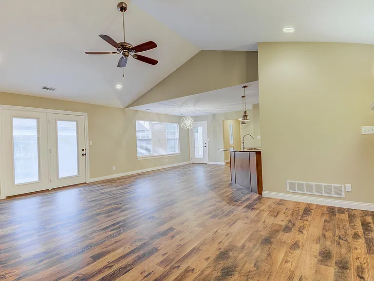 108 Corcoran Dr — Photo 9