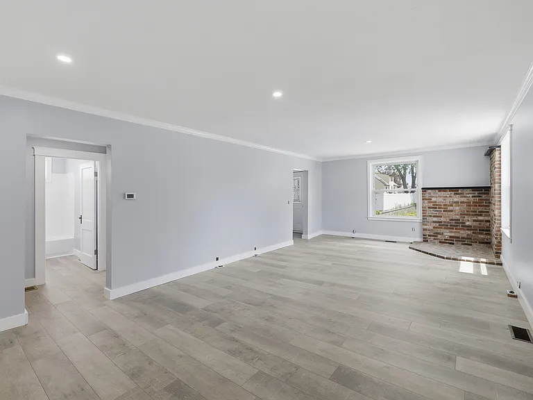 19 1/2 Balcom St #1 — Photo 4