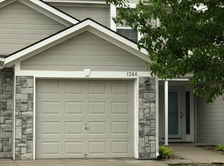 1366 NW Hidden Ridge Cir, Blue Springs, MO 64015