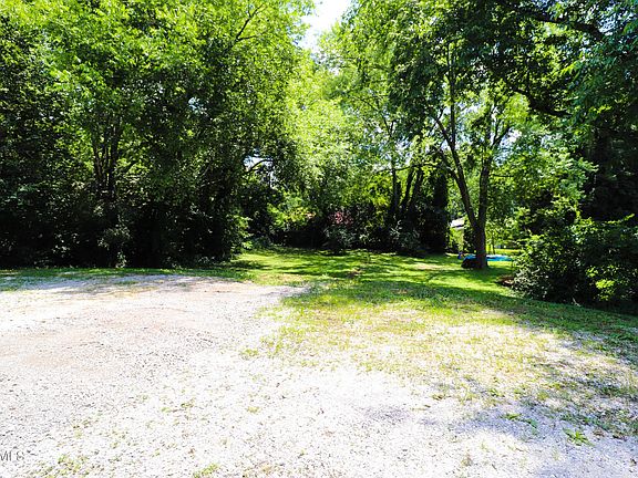3rd image of 721 N Charles Seivers Blvd
