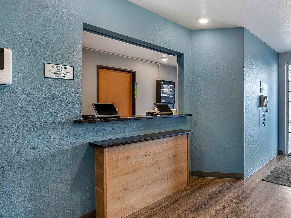 Lobby and Guest Check-in