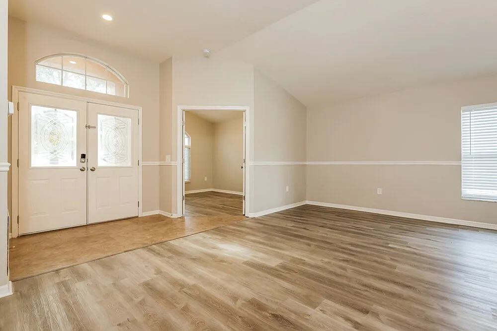 4 bed, 2.0 bath, 1826 sqft, $4,050 — Photo 3