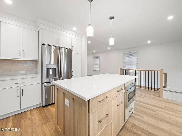 427 Hoyt St — Photo 2