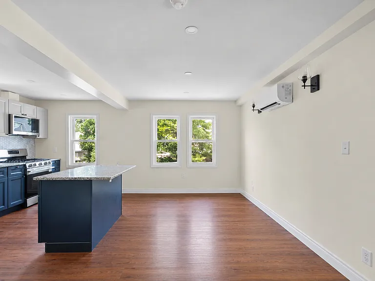 731 Humboldt St — Photo 4