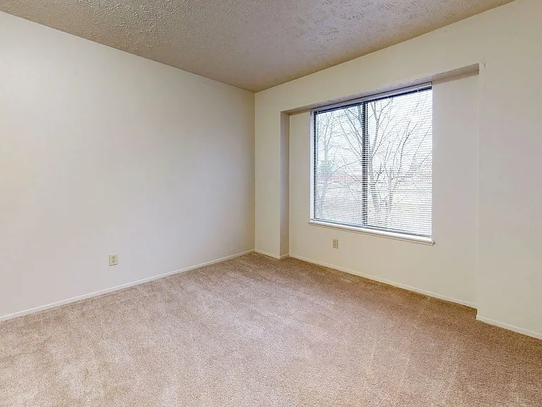 Pine Knoll Apartments — Photo 25