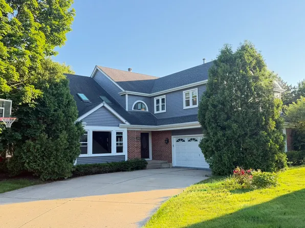2904 Scottish Pine Ct, Buffalo Grove, IL 60089