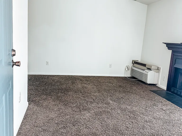 2046 Lucas Ln — Photo 5