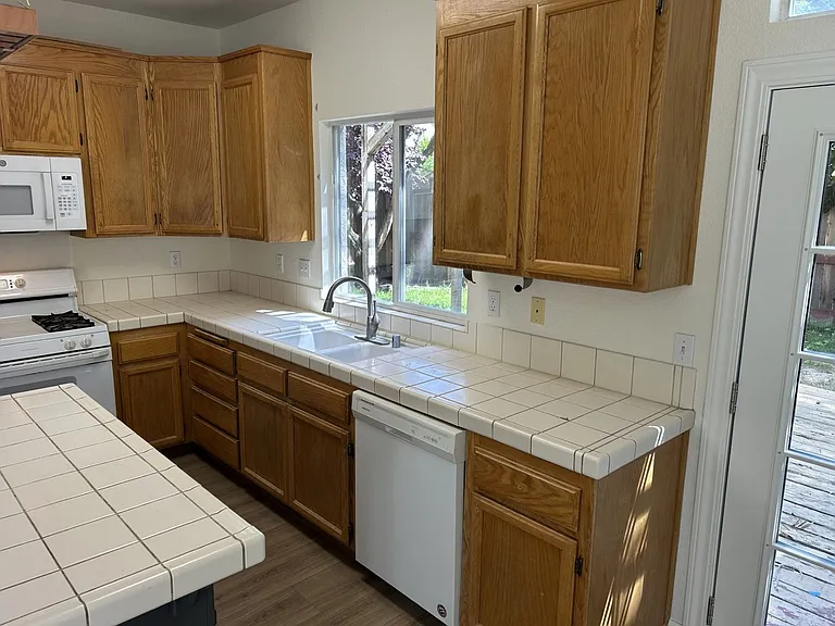 597 Canvasback Ct — Photo 5