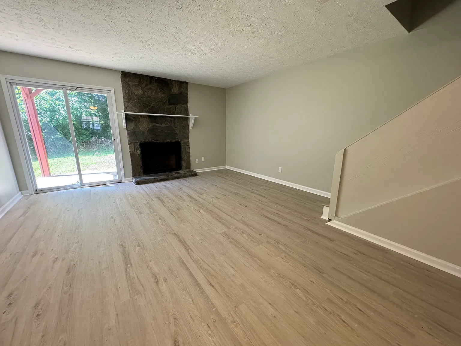 2 bed, 2.5 bath, 1264 sqft, $1,600 — Photo 2