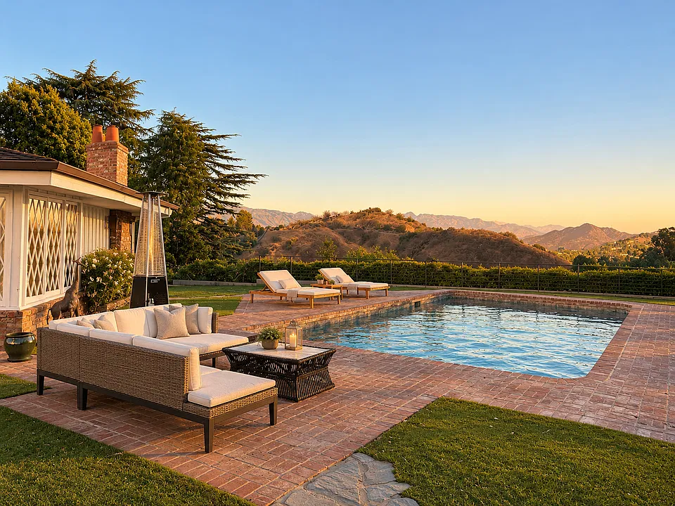 12685 Mulholland Dr