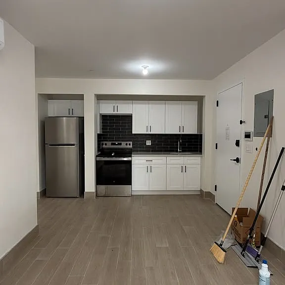 1124 Findlay Ave — Photo 3