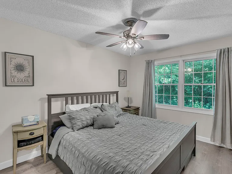 1409 Lawrence Ave — Photo 16
