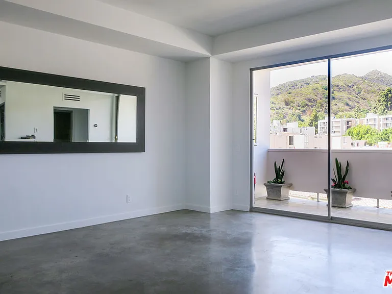 7250 Franklin Ave #801 — Photo 2