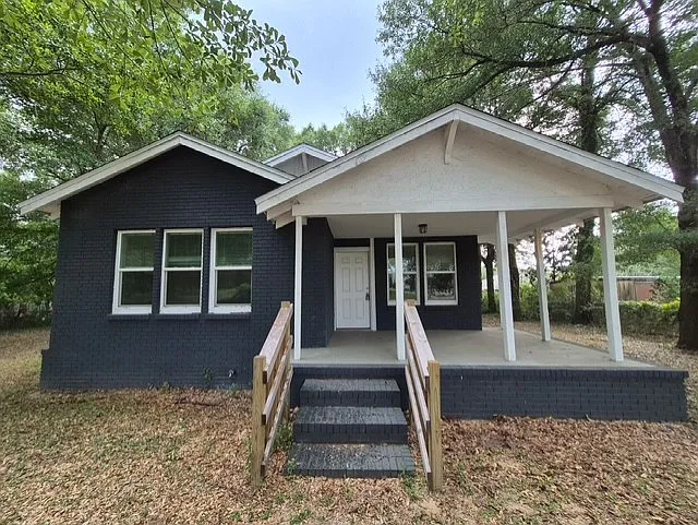 4 bed, 1576 sqft, $2,000 — Photo 1