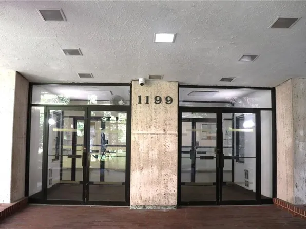 1199 East 53rd Street image 2 of 13