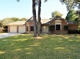 713 Windsor Dr, Friendswood, TX 77546